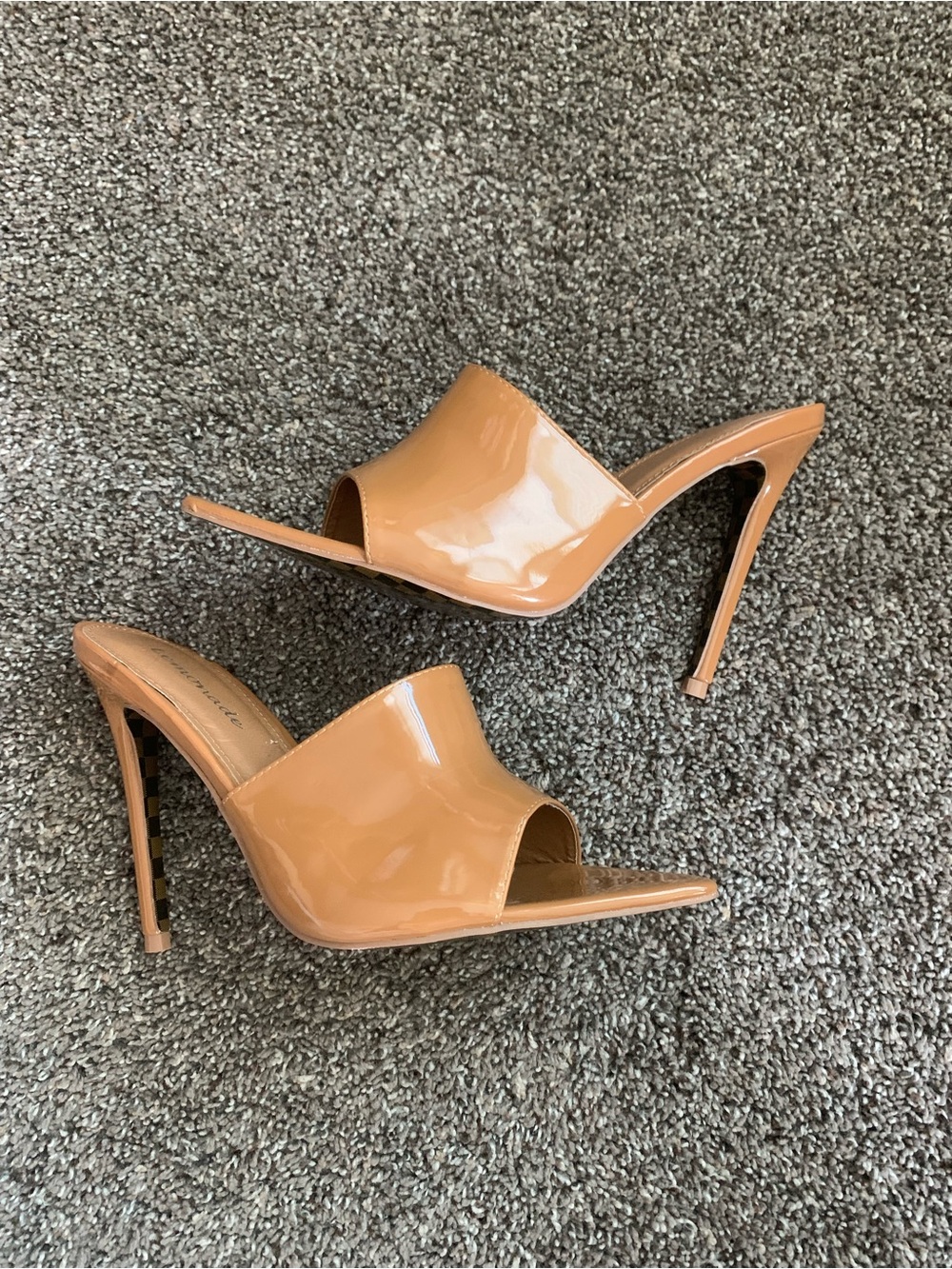 Lemonade Patent Leather Pointed Toe Mule Heels Tan Size 7 Sleek Sexy Minimalist